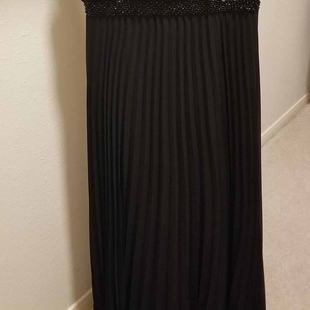 Dress - Picture 6 of 6